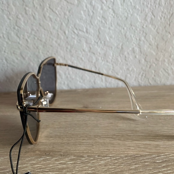 Quay Daydream Sunglasses - Picture 6 of 7